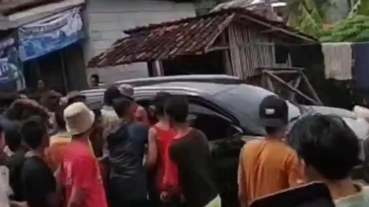 Sejumlah-orang-mengaku-wartawan-dan-aparat-polisi-diduga-peras-warga-di-Bogor.jpg