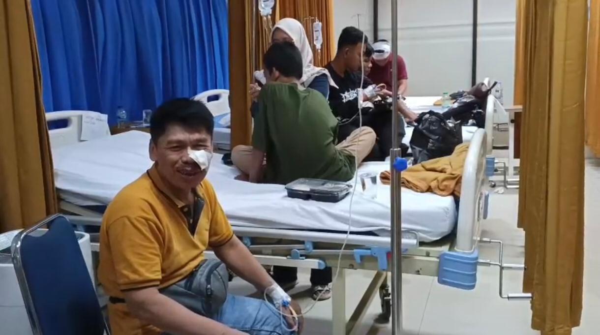 Sejumlah-pelajar-dan-guru-pendamping-korban-kecelakaan-bus-stu.jpg