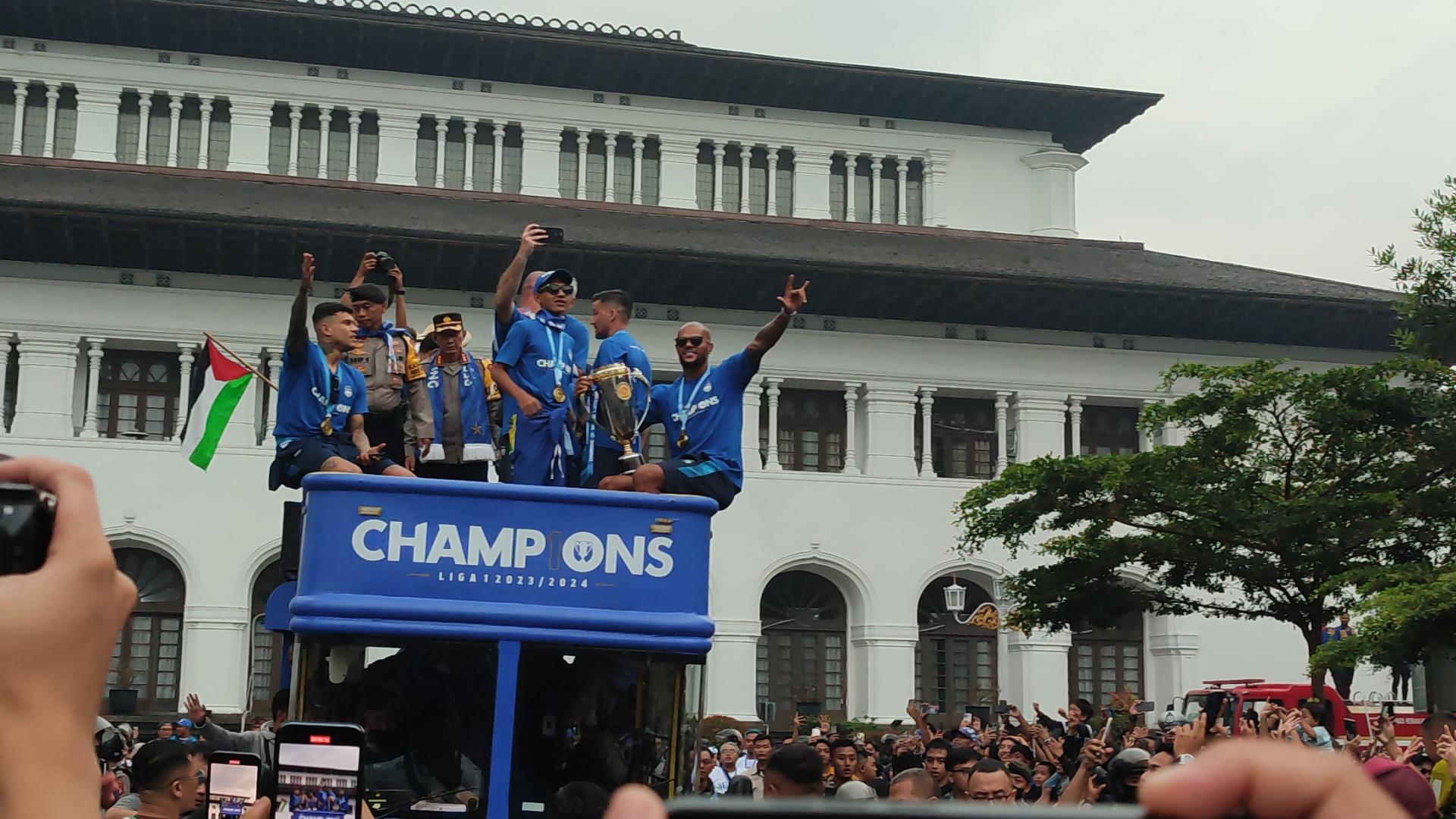 Cara Beli Tiket Bandros Jalan-jalan Persib, Bobotoh Bisa Menelusuri Sejarah Pangeran Biru di Bandung