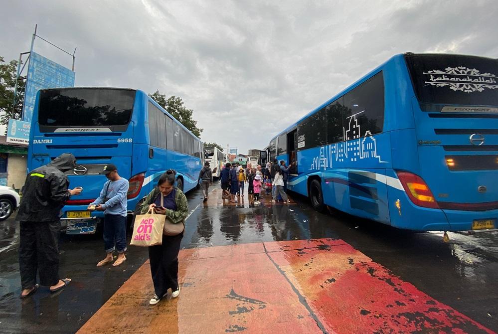 Sejumlah-pemudik-yang-menggunakan-bus.jpg