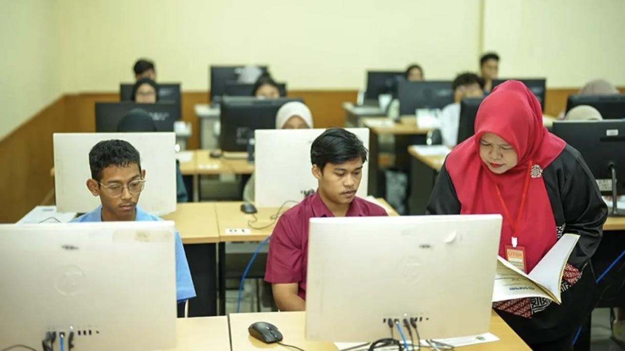 Sejumlah-peserta-saat-mengikuti-UTBK-di-Unpad-Kampus-Jatinangor-Kabupaten-Sumedang.jpg