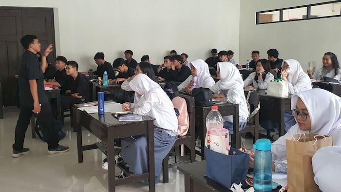 Sejumlah-siswa-saat-mengikuti-proses-KBM-1111111.jpg
