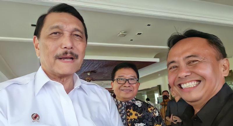 Sekda-Sumedang-Herman-Suryatman-bersama-Luhut.jpg