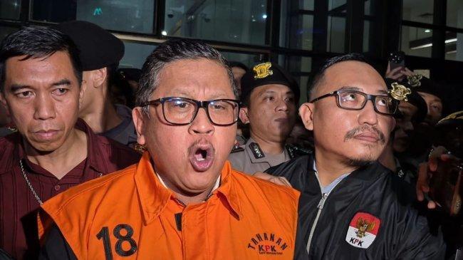 Sekjen-PDI-Perjuangan-Hasto-Kristiyanto-mwngenakan-rompi-tahanan.jpg