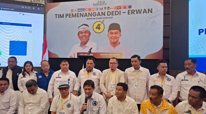 Sekretaris-Tim-Pemenangan-Dedi-Mulyadi-Erwan-Setiawan-MQ-Iswara-saat.jpg