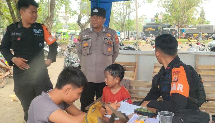 Seorang-anak-melapor-di-Pos-4-Pantai-Barat-Pangandaran-karena-terpisah.jpg