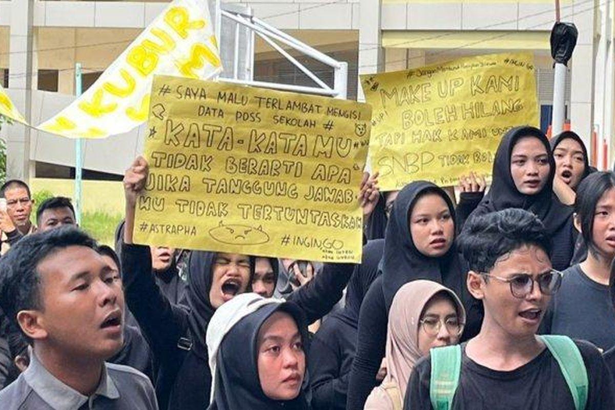 Siswa-SMAN-1-Mempawah-demo-sekolah.jpg