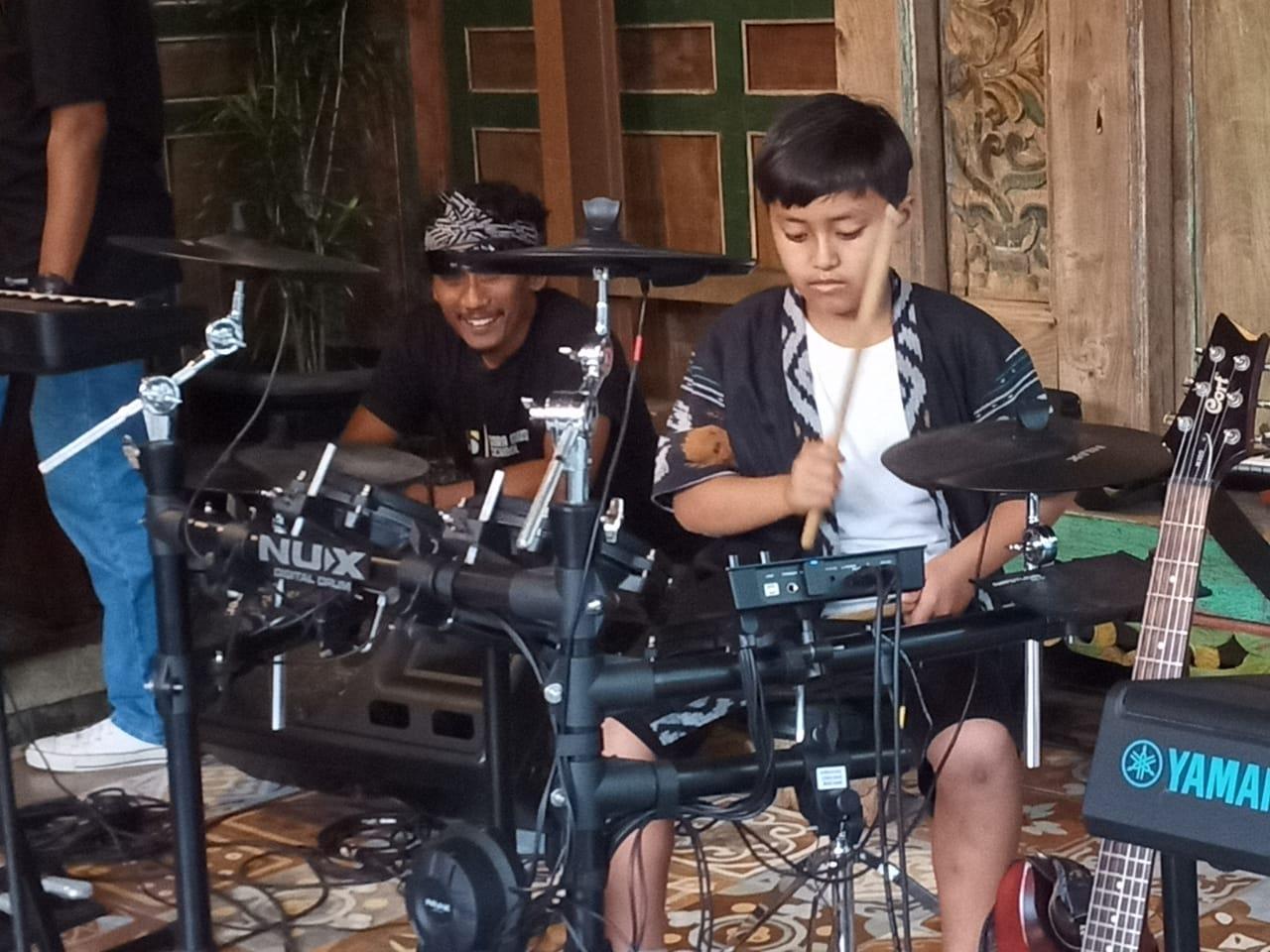Siswa-Sora-Music-School-menampilkan-karya-musik-bertaju.jpg