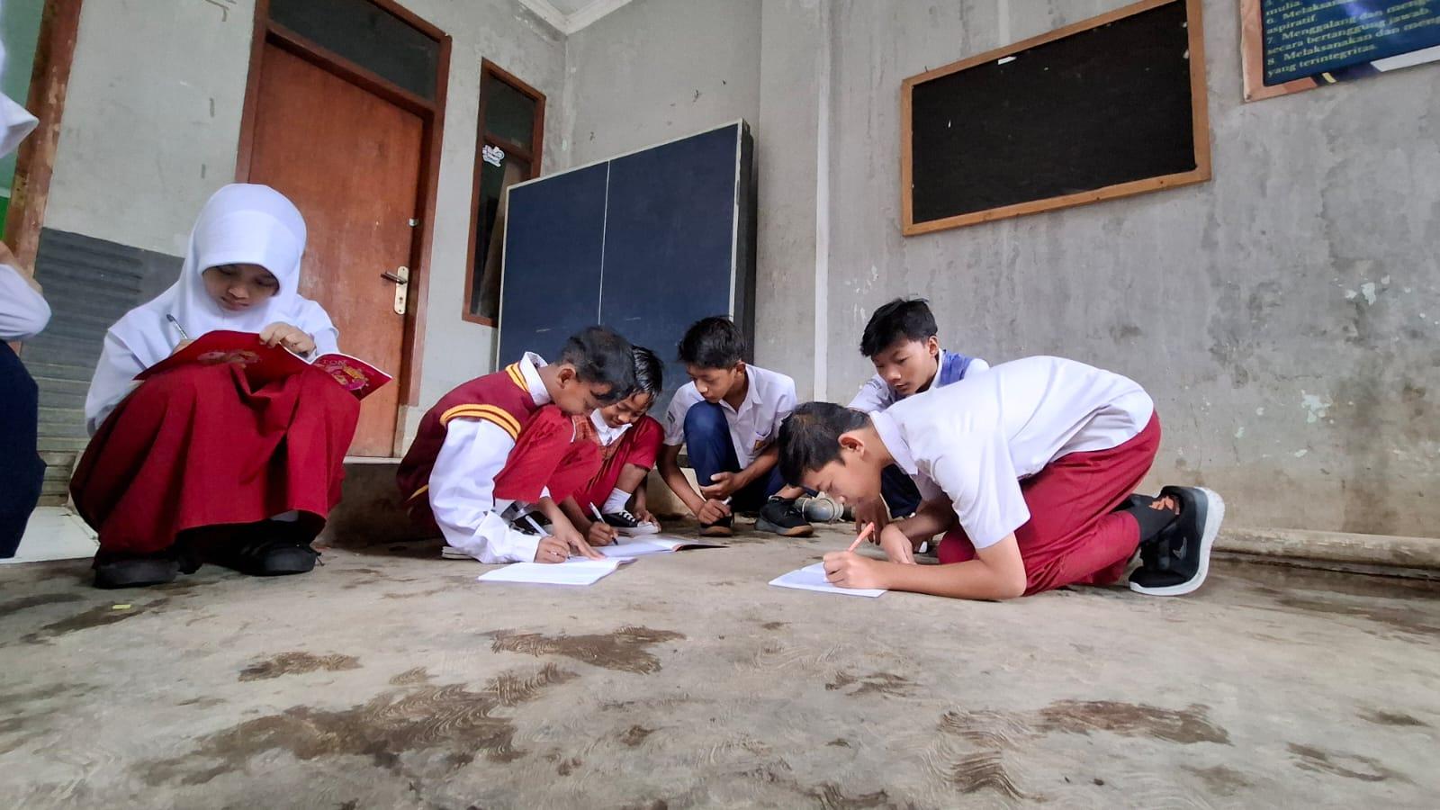 Siswa-siswi-SMP-Garuda-Dayeuhkolot.jpg