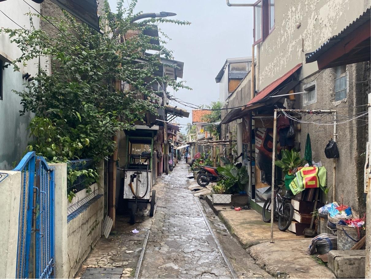 Warga Kampung Kujangsari Bandung Tinggal di Jalur Kereta Api Bandung-Ciwidey, Kini Khawatir Digusur