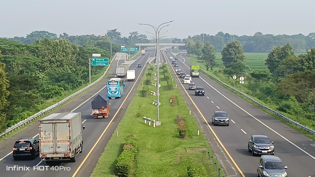 Situasi-arus-lalu-lintas-di-Tol-Cipali-Subang-27062025.jpg