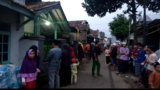 Situasi-di-rumah-duka-di-Kebonpedes-Kabupaten-Sukabumi-Jumat-352024.jpg