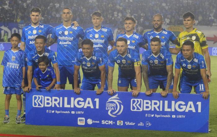 Skuad-Persib-Bandung-dalam-laga-melawan-Borneo-FC-di-pekan-ke-33-Liga-1.jpg