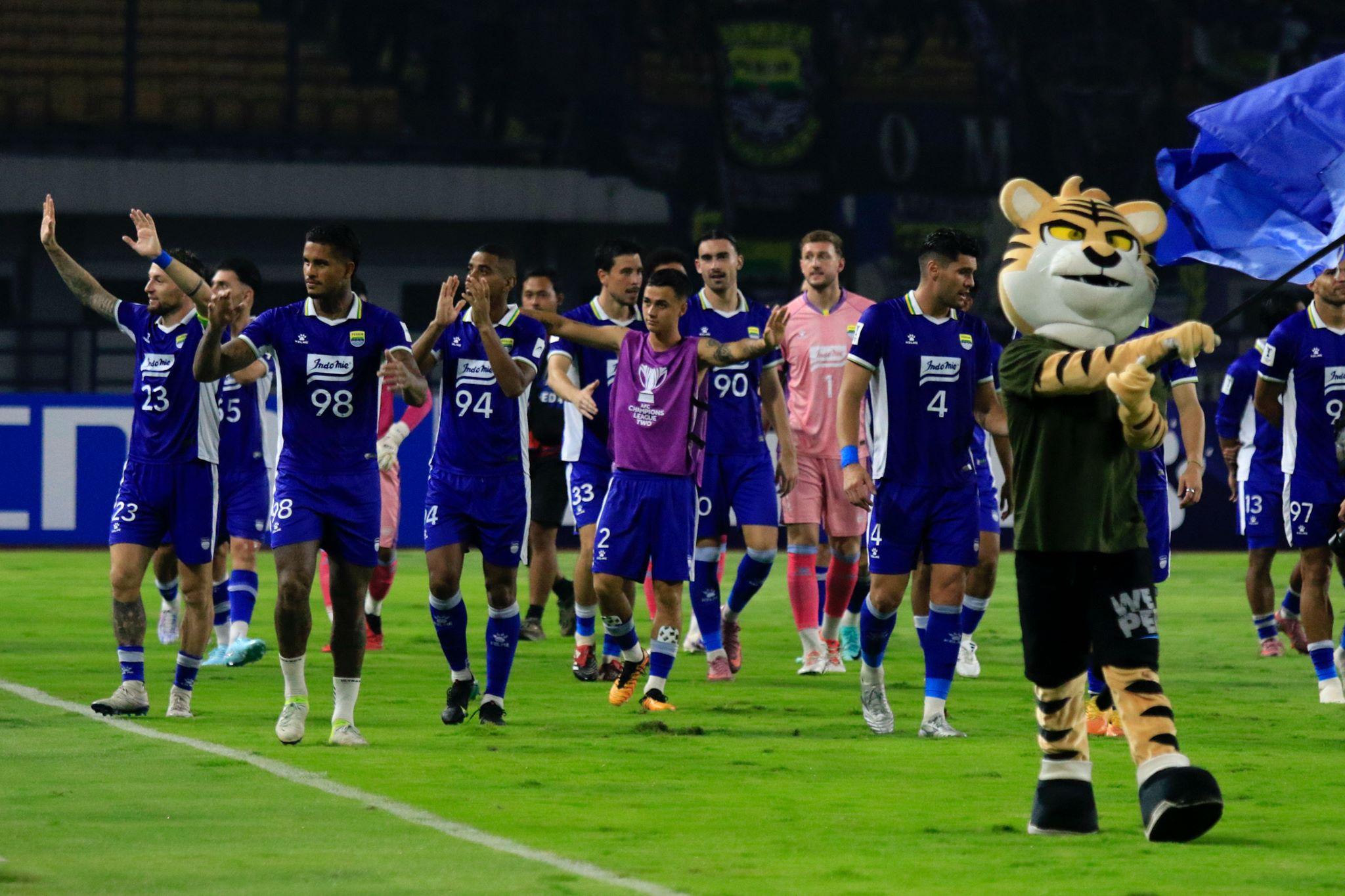 Skuad-Persib-Bandung-merayakan-kemenangan-atas-Bangkok-United.jpg