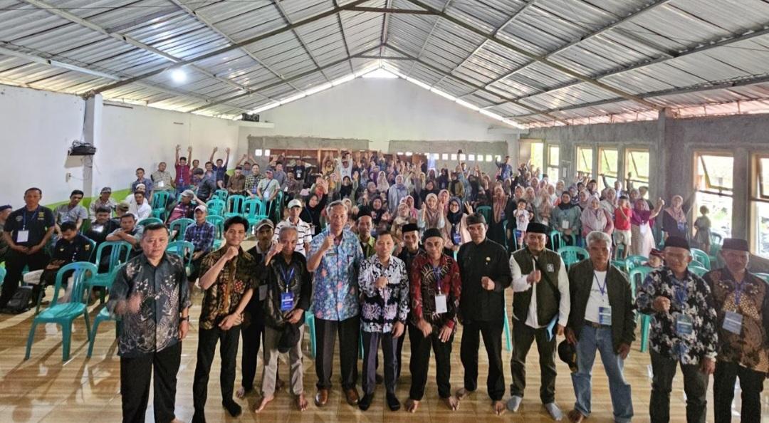 Sosialisasi Program Makan Bergizi Gratis Bersama Warga Desa Sukamaju Sukabumi