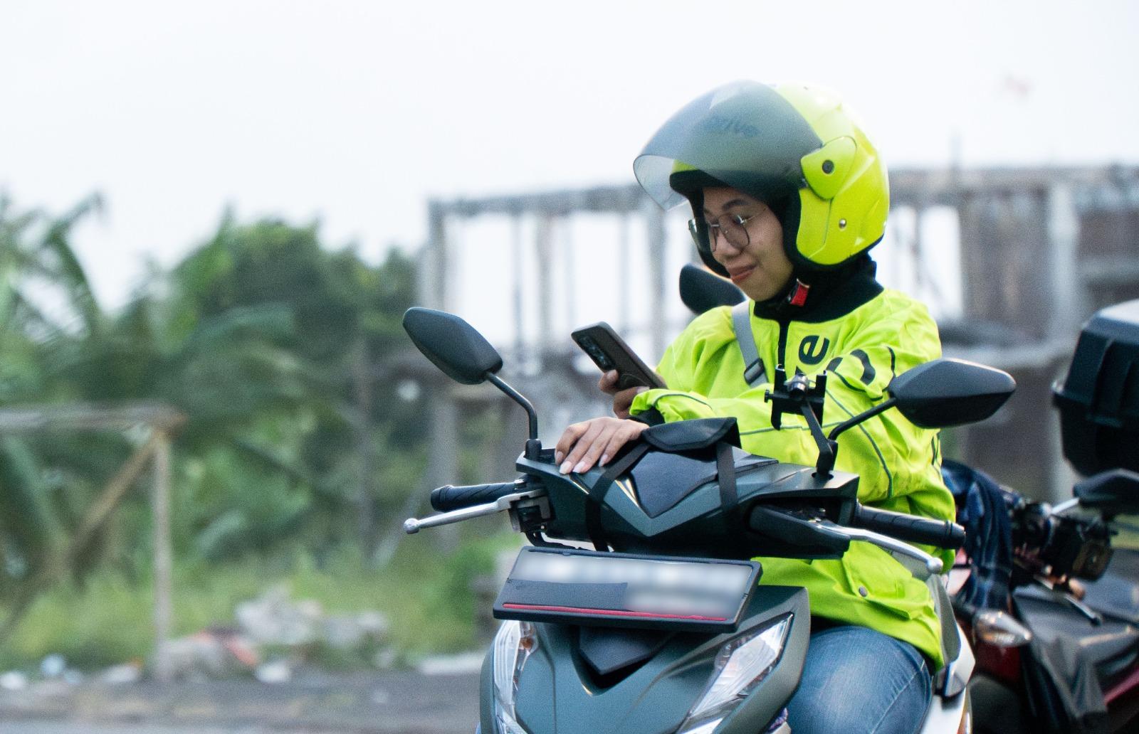 Sosok-Kartini-masa-kini-Mira-Sakinah-seorang-driver-online.jpg