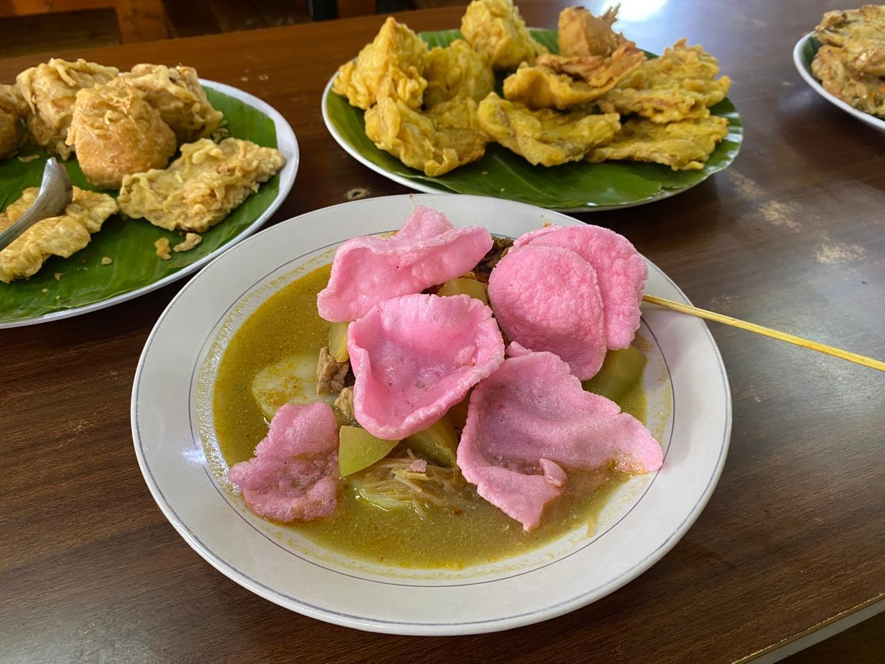 Kedai Lontong Medan Ka' Zahra Jadi Tempat Singgah Penikmat Kuliner Khas Medan di Bandung