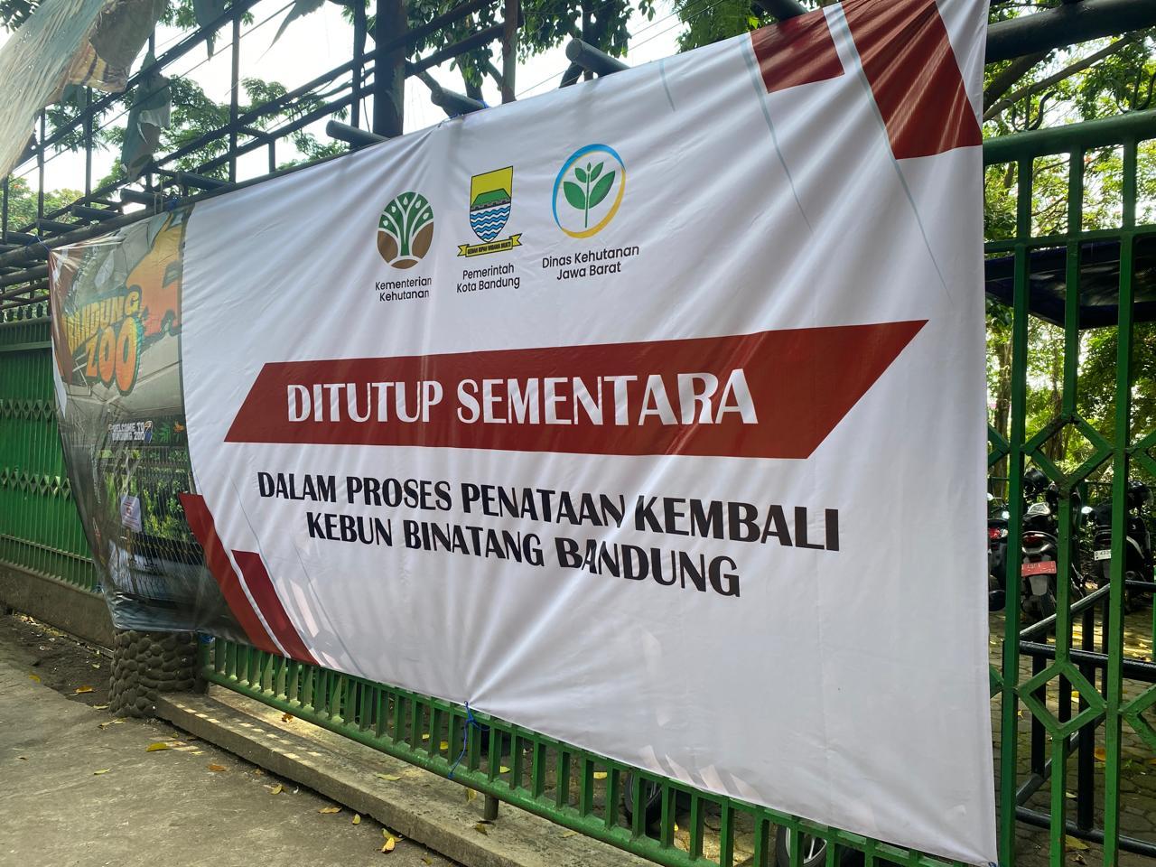 Spanduk-yang-menyatakan-Bandung-Zoo-ditu.jpg