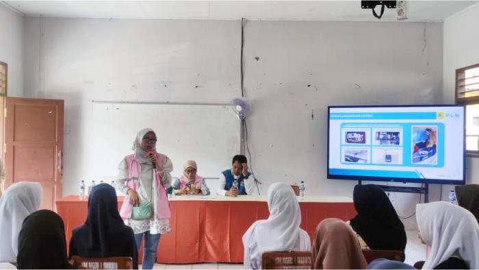 Srikandi-PLN-Goes-To-School-di-SMKN-1-Sukaluyu-pada-Kamis-29-Mei-2026.jpg