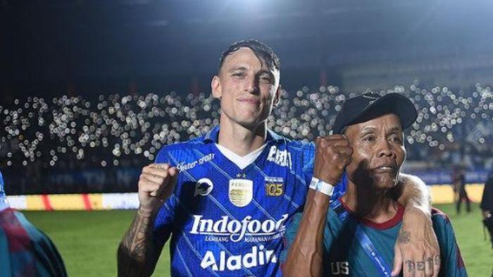 Stefano-Beltrame-dan-Ujang-Suparman-Persib-Bandung.jpg