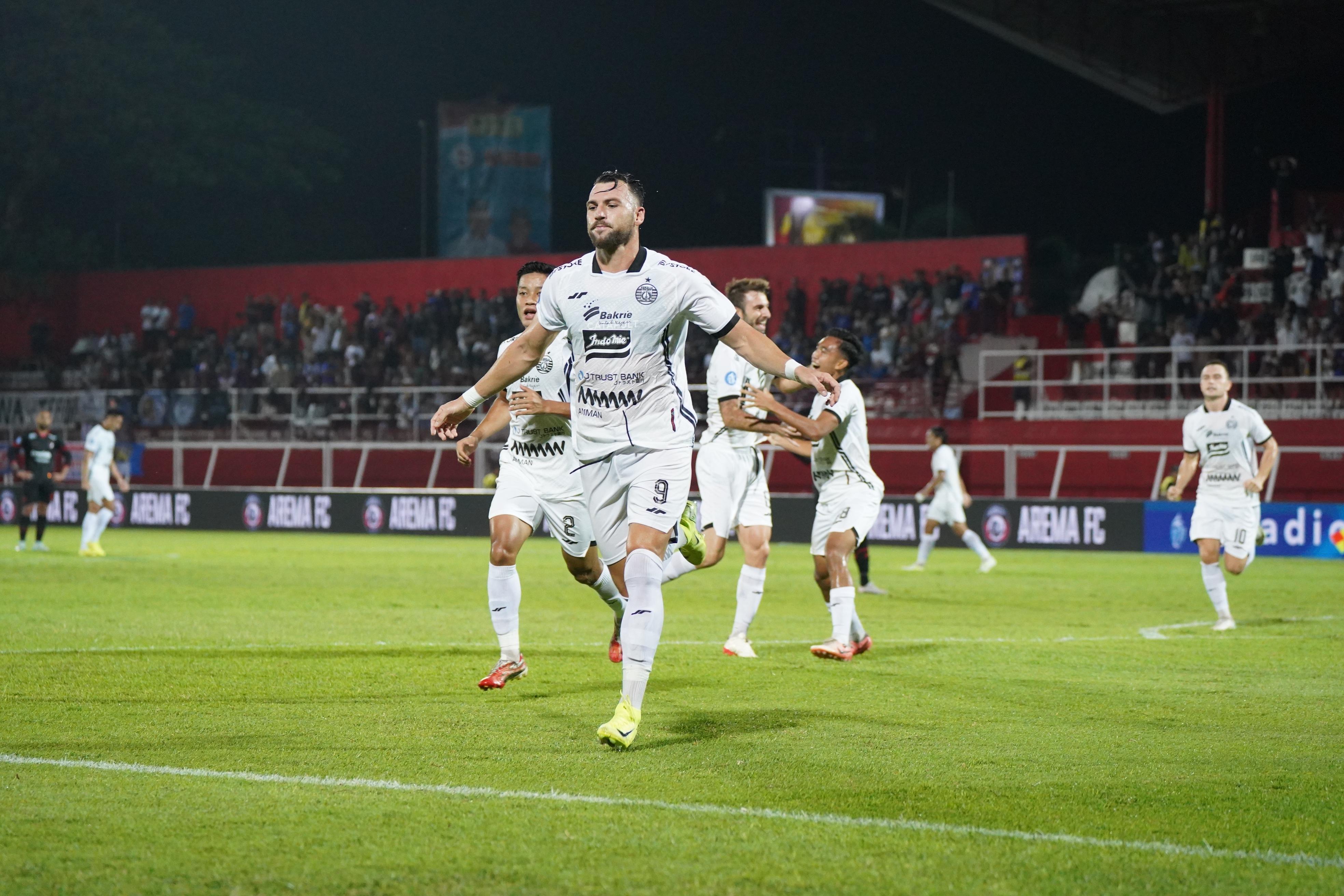 Bantai Madura United, Persija Jakarta Kian Nempel Persib di Klasemen Sementara