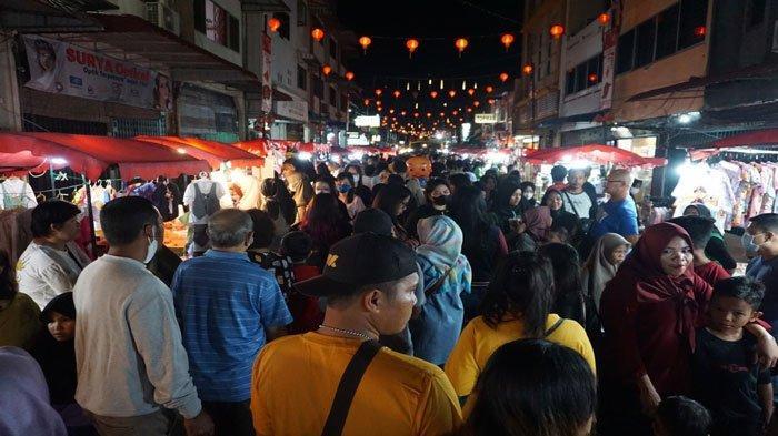 Suasana-Bazar-imlek-Kota-Lama-Tanjungpinang-di-Jalan-Merdeka.jpg