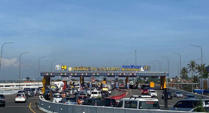 Suasana-Gerbang-Tol-Cileunyi-pada-Sabtu-1342024.jpg