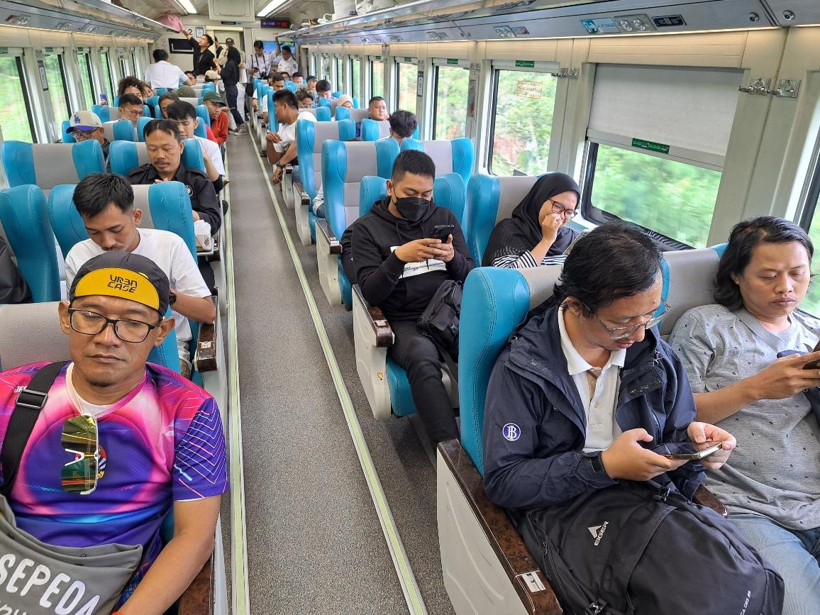Suasana-Gerbong-Eksekutif-KA-Papandayan.jpg