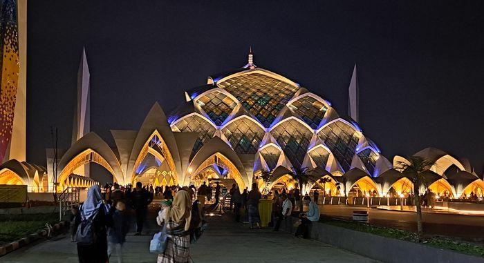 Tarawih Pertama di Masjid Al Jabbar Sepi tapi Tetap Khusyuk