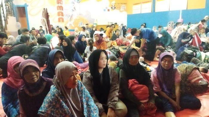 Suasana-di-tempat-pengungsian-korban-longsor-di-Bandung-Barat_.jpg
