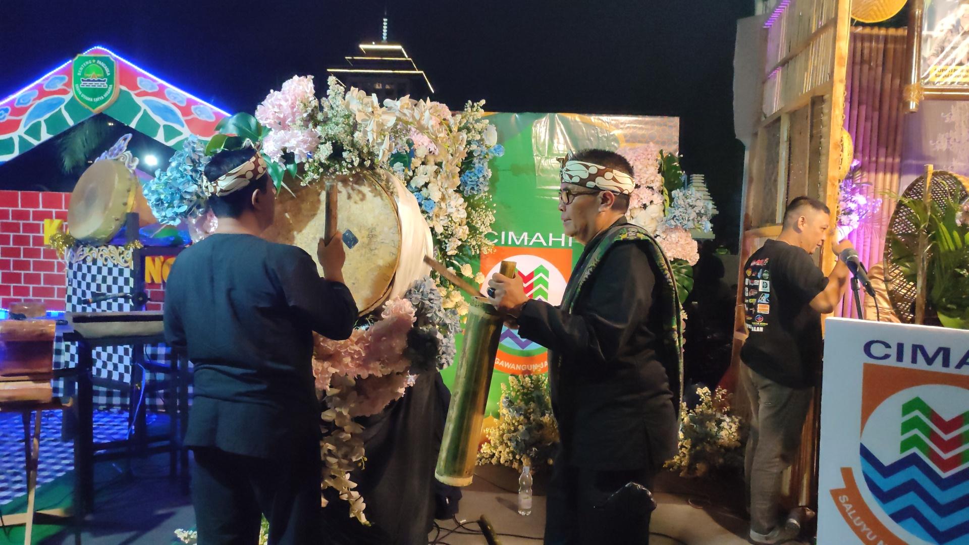 Pesona Malam Takbir Bareng KDM: Lampu Hias dan Ornamen Beduk Kreatif Warnai Gedung Sate
