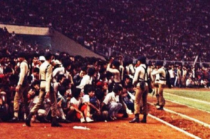 Suasana-jelang-final-Divisi-Utama-Perserikatan-1985-antara-PSMS-Medan-dan-Persib-Bandung.jpg