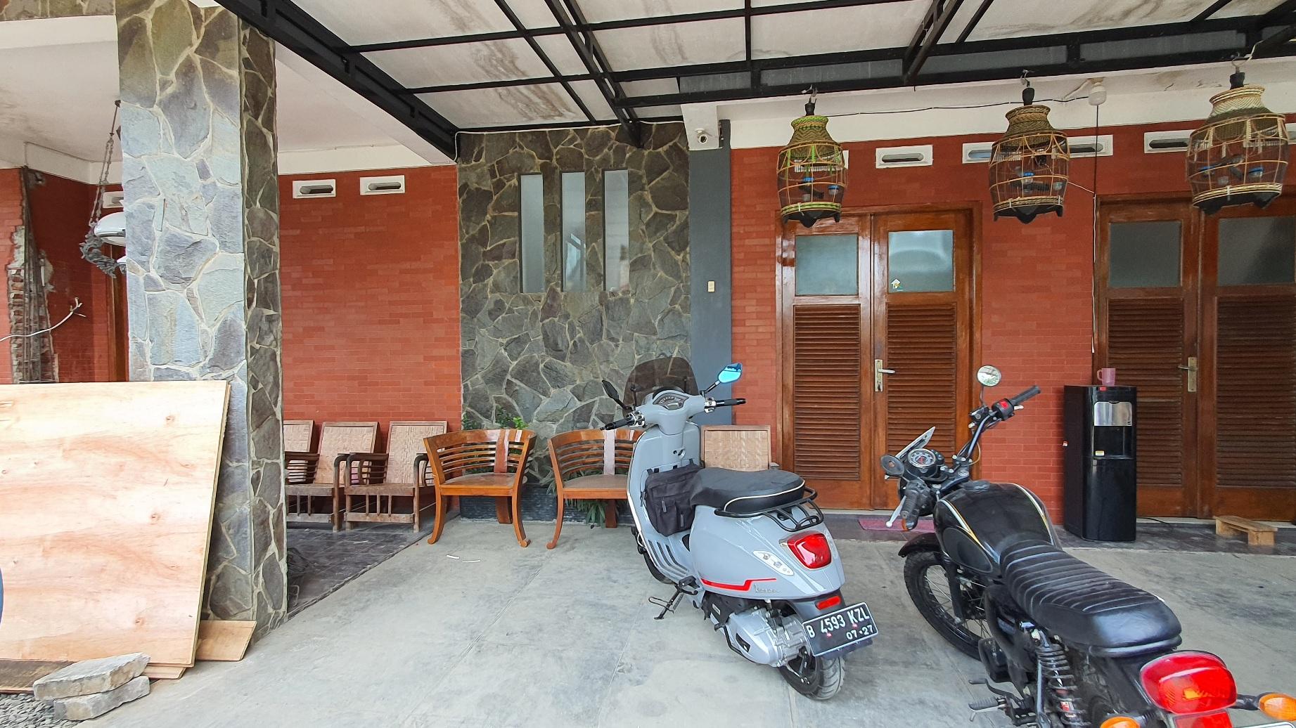 Suasana-kediaman-Ono-Surono-di-Indramayu-2.jpg