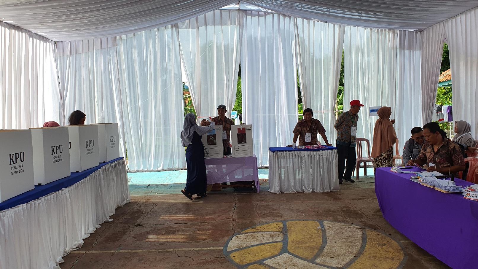Suasana-pemungutan-suara-Pilkada-Serentak-2024as.jpg