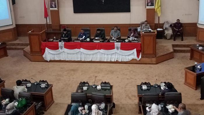 Suasana-rapat-paripurna-di-DPRD-Kabupaten-Majalengka.jpg