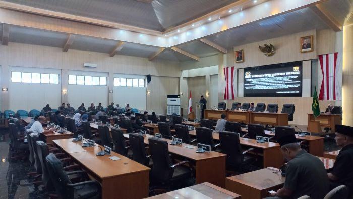 Suasana-rapat-paripurna-di-DPRD-Kabupaten-Sukabumi-Jumat-2232024.jpg