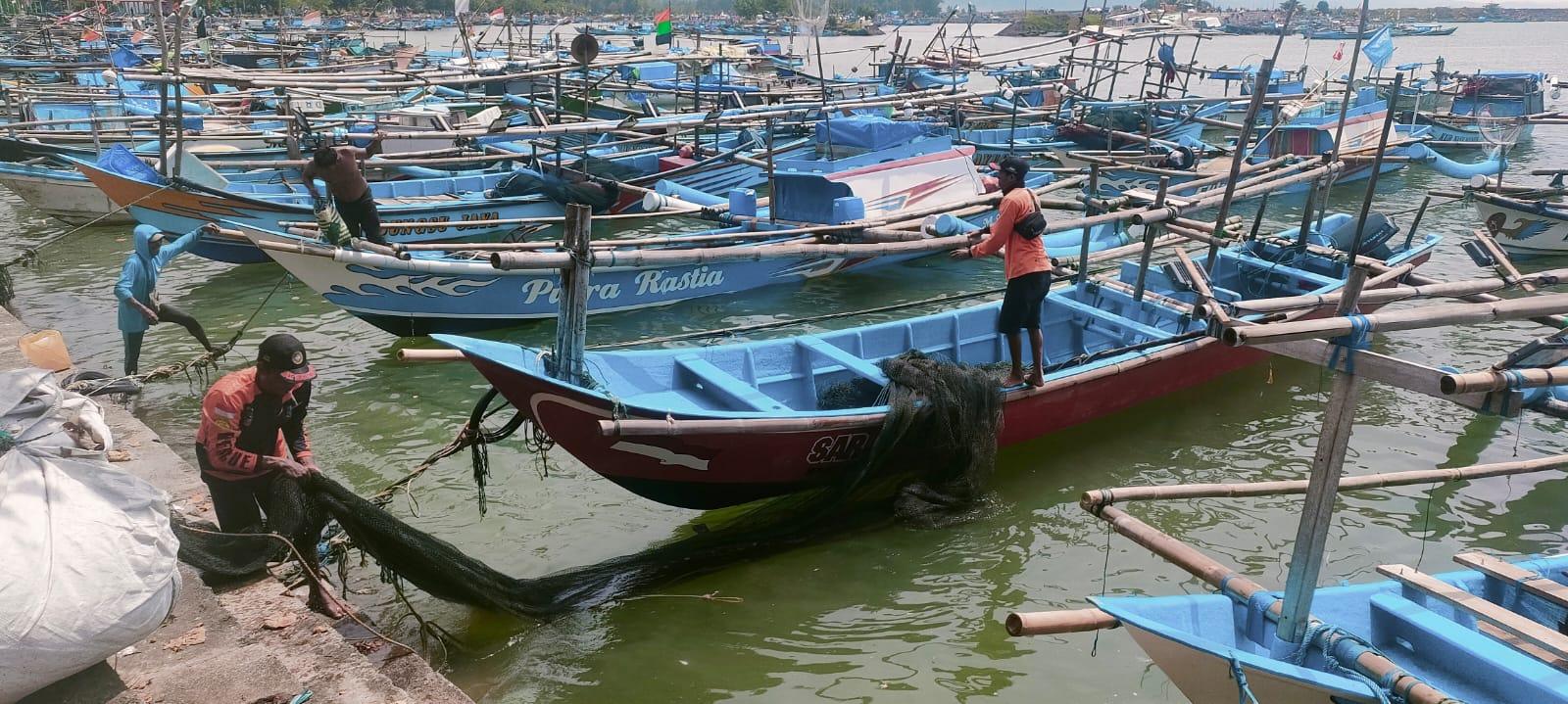 Suasana-sejumlah-perahu-yang-terparkir-d.jpg