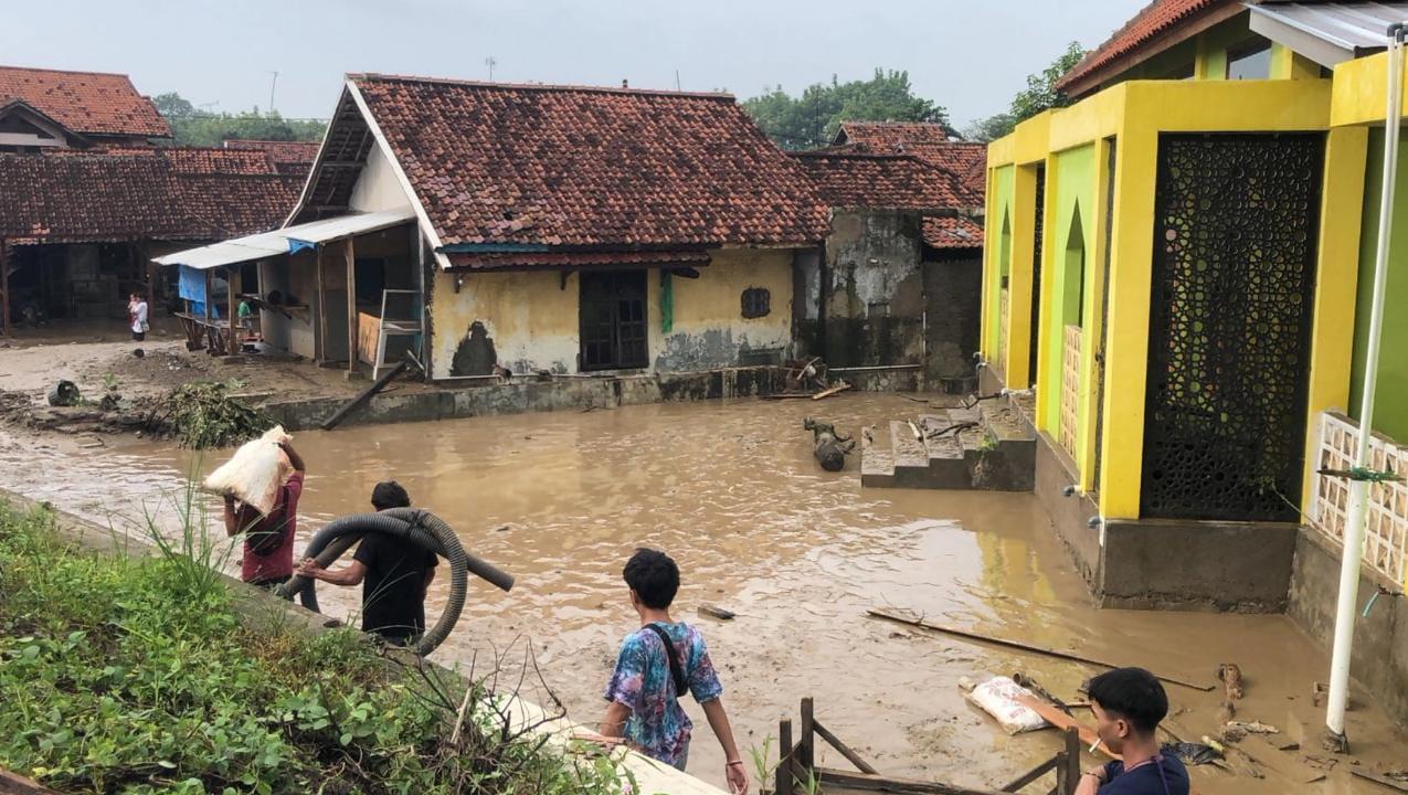 Sumedang-yang-terendam-banjir-Senin-1222024-pagi.jpg