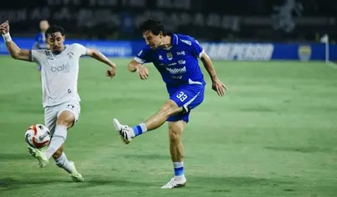 THOM-HAYE-PERSIB-VS-AREMA.jpg