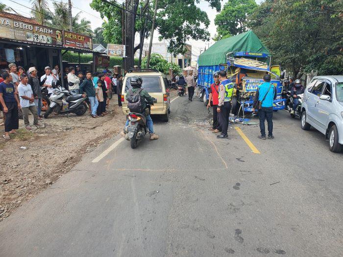 KECELAKAAN Parah di Tanjungsari Sumedang: Tabrakan Beruntun Libatkan 2 Truk dan 1 Sepeda Motor