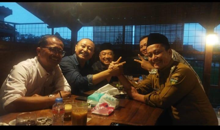 Beredar Foto Mesra Paslon 01 Bersama Paslon 02, Iwan Isyaratkan Dukung Cecep di PSU Tasikmalaya?