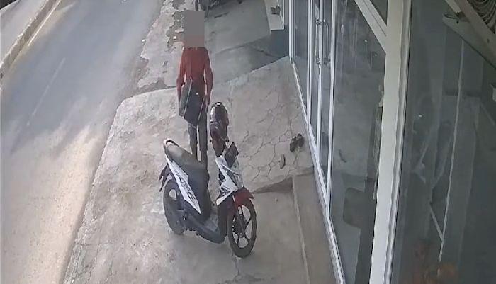 Tangkapan-layar-pengamen-maling-motor.jpg