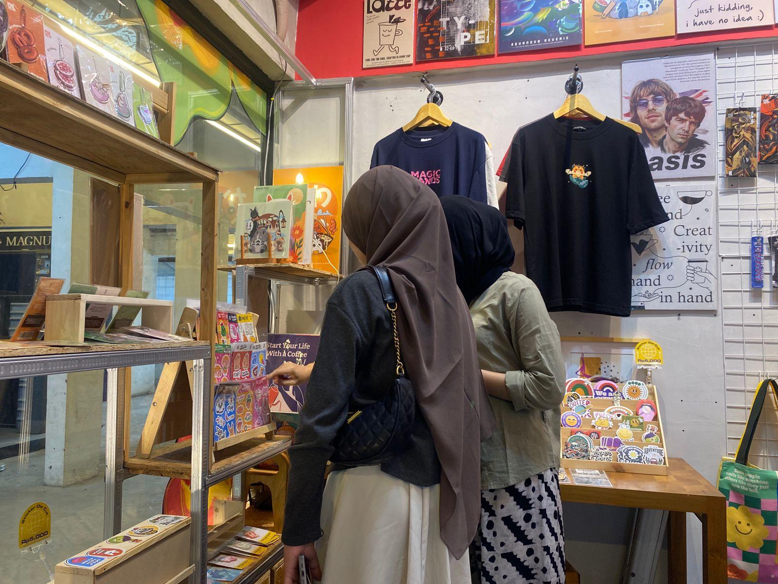Tenant-Pensil-dan-Kertas-di-The-Hallway-Space-S.jpg