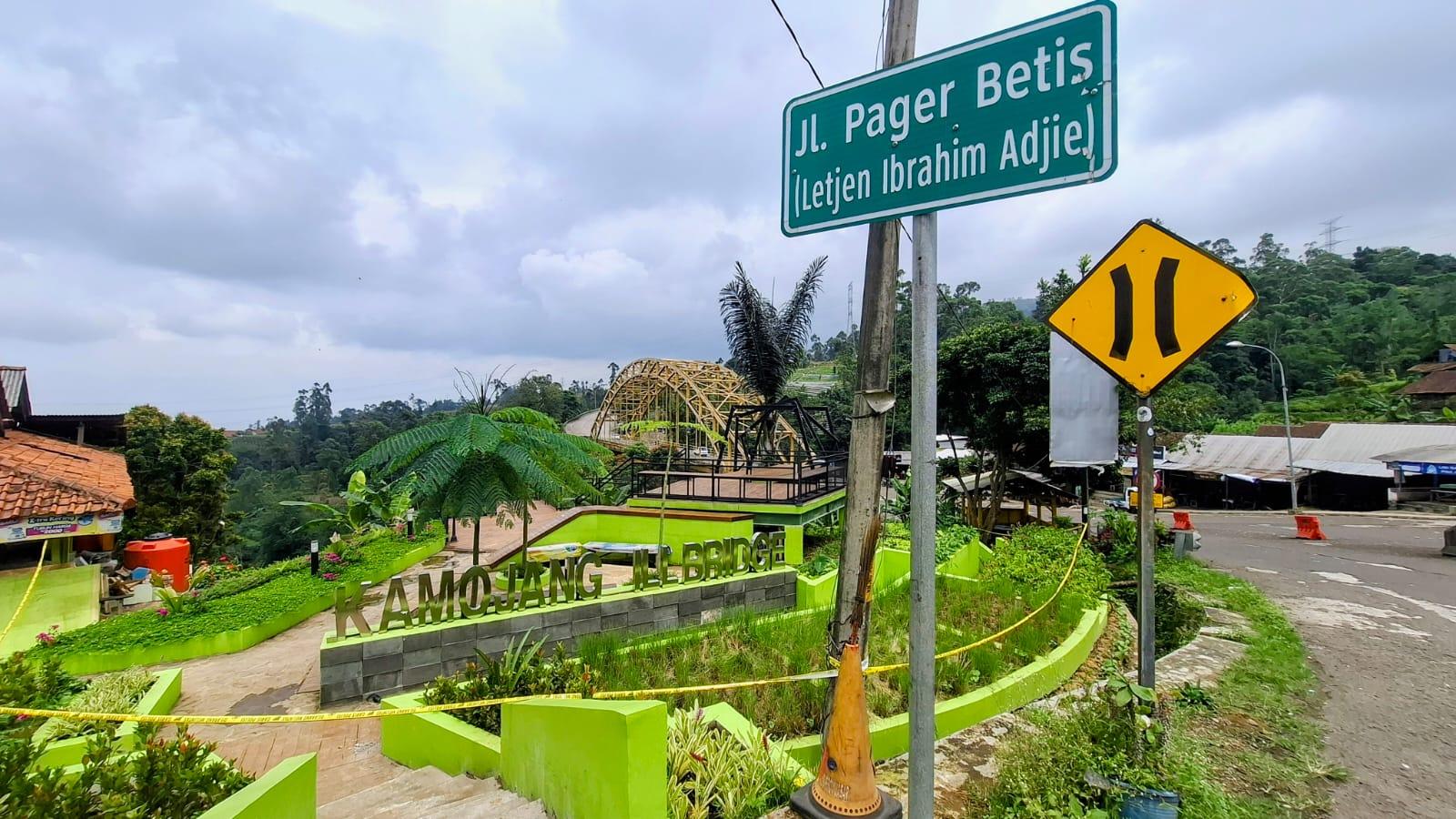 Terjadi Retakan Tanah Memanjang, Teras Kamojang Ibun Bandung Ditutup dan Dipasangi Garis Polisi