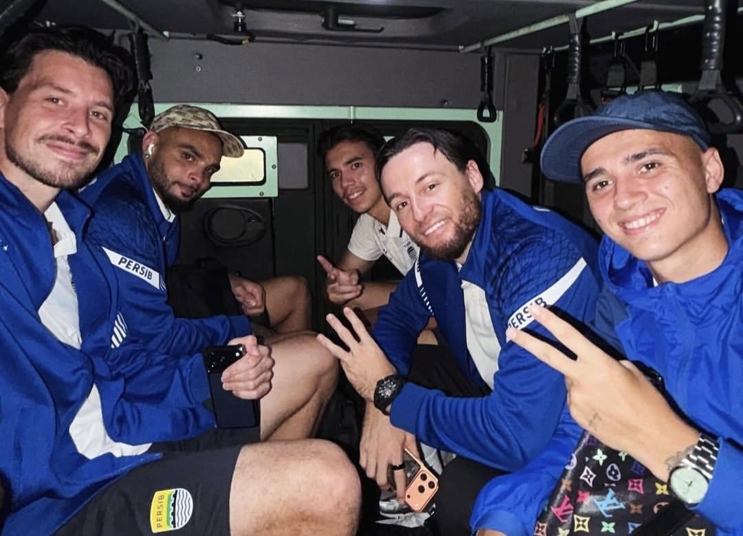 Thom-Haye-Persib-Layvin-Kurzawa-Dion-Markx-Marc-Klok-serta-Eliano-rantis.jpg