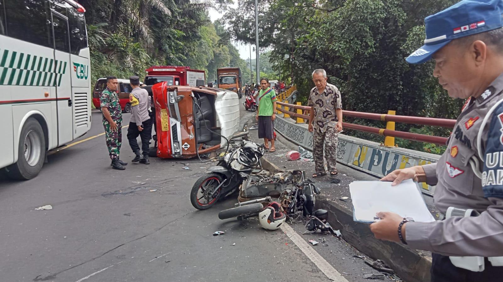 Tiga-kendaraan-terlibat-kecelakaan-lalu-lintas-di-Jalan-Cadas-Pangeran.jpg