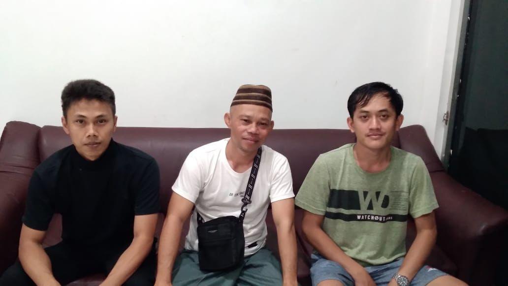 Tiga-warga-Kebonpedes-Kabupaten-Sukabumi-111.jpg