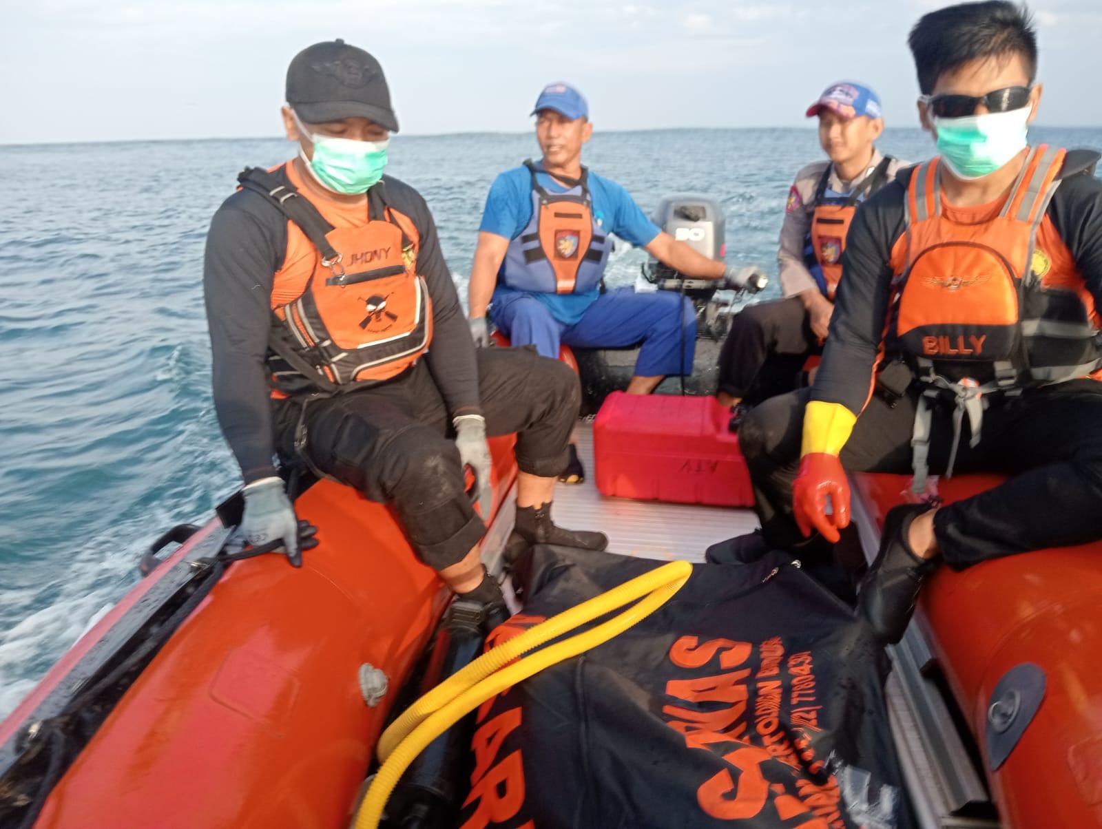Tim-SAR-mengevakuasi-korban-tenggel.jpg