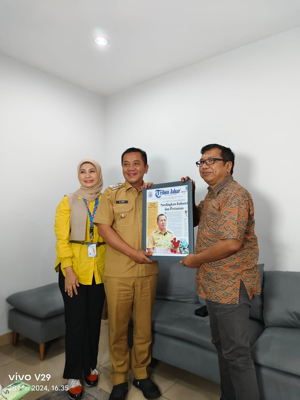 Tim-Tribun-Jabar-Silaturahmi-ke-Bupati-Karawang-Aep-Syaepuloh.jpg