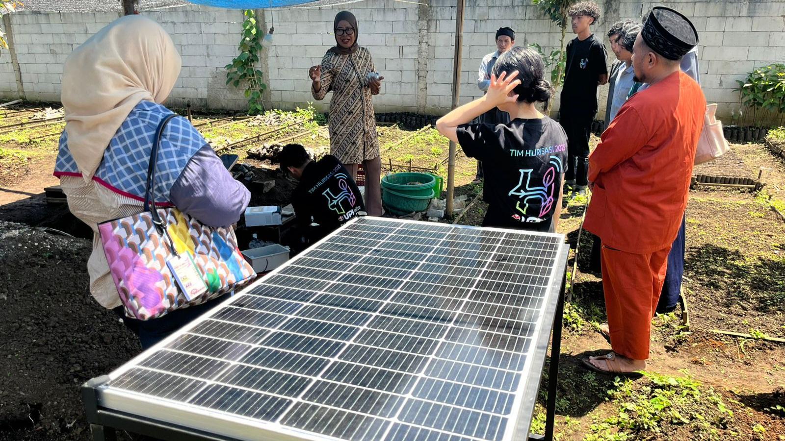 UPI Serahkan Perangkat Smart Farming ke Petani Kopi Garut, Bisa Pantau Kondisi Lahan